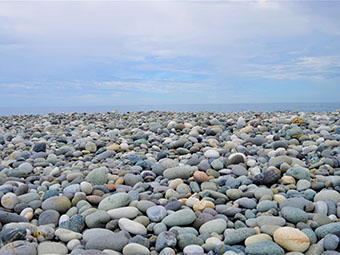 海岸の石その２