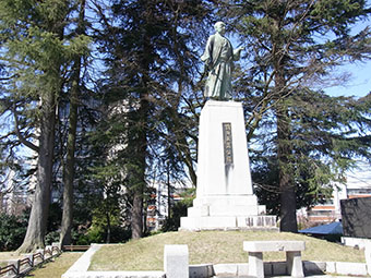 正甫公の銅像